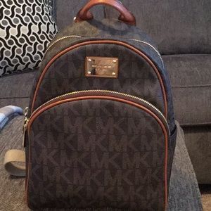 ⬇️Micheal kors backpack